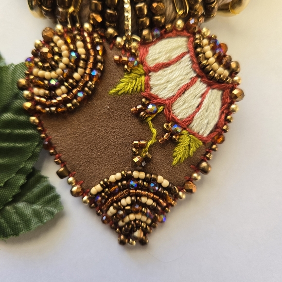 Handembroidered Heart Necklace - Picture 4 of 4